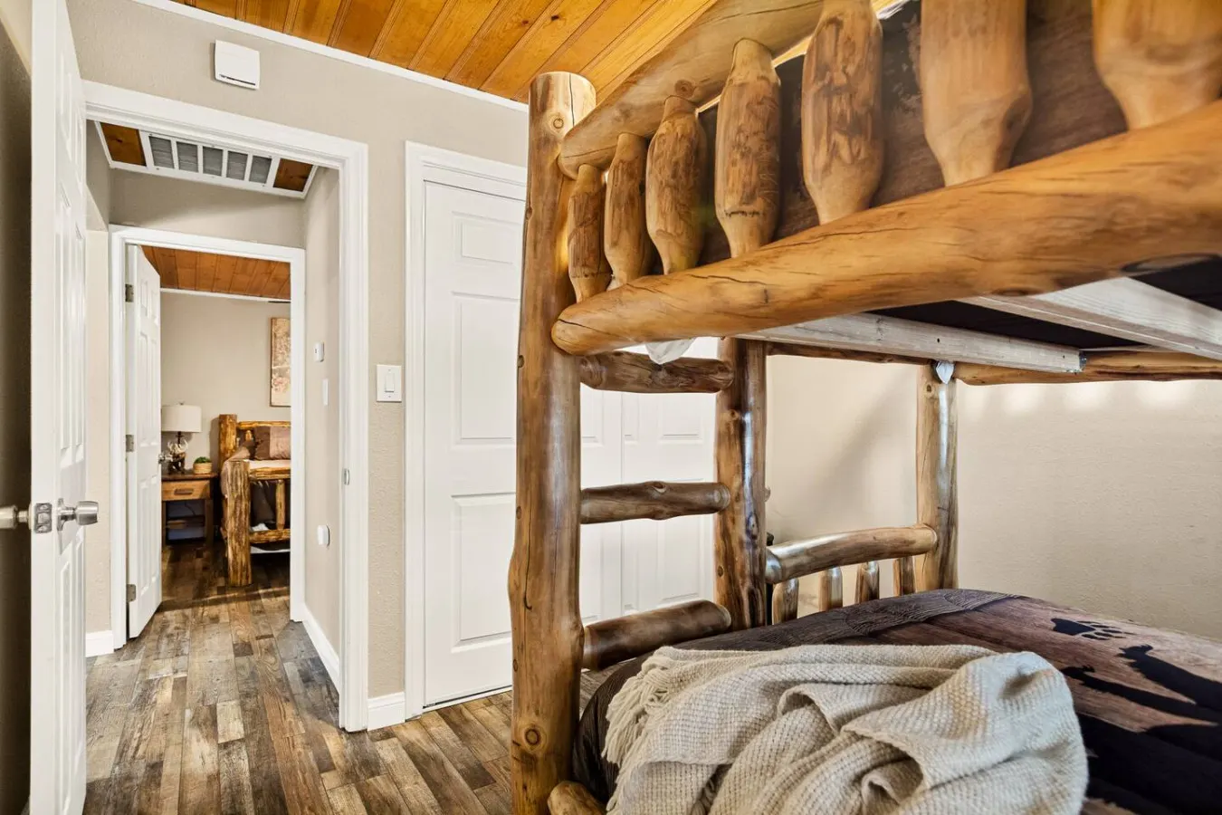 Lawliss Hideout, Steps to Village w/ Hot Tub 12