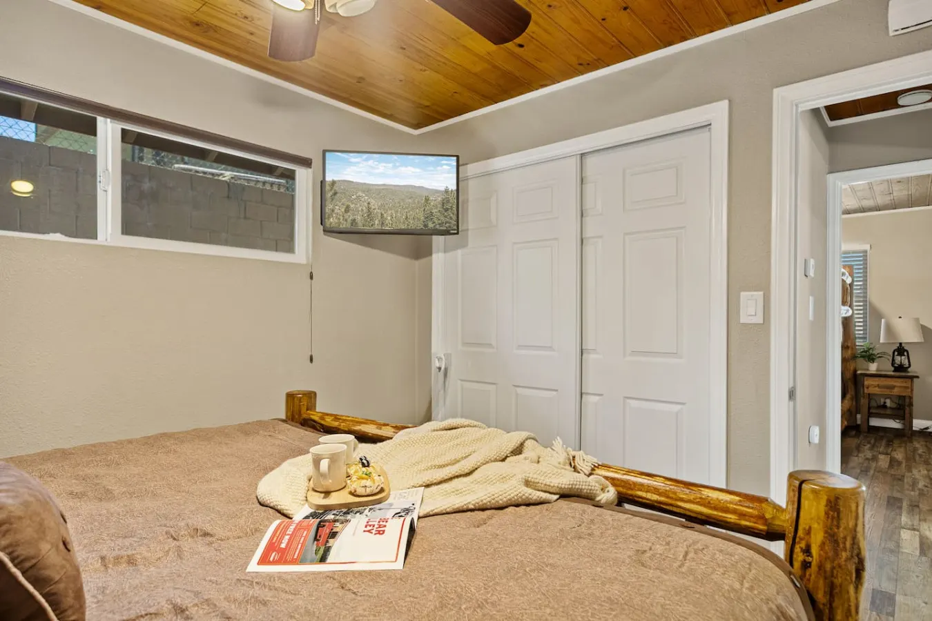 Lawliss Hideout, Steps to Village w/ Hot Tub 16