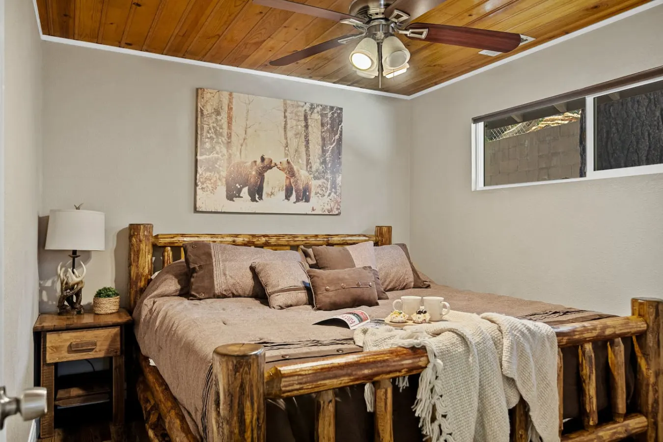 Lawliss Hideout, Steps to Village w/ Hot Tub 17