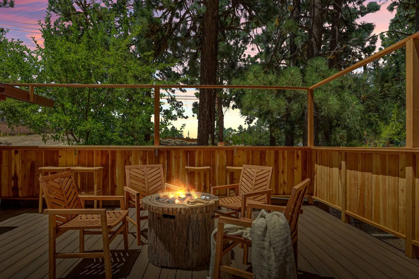 Lawliss Hideout, Steps to Village w/ Hot Tub 5