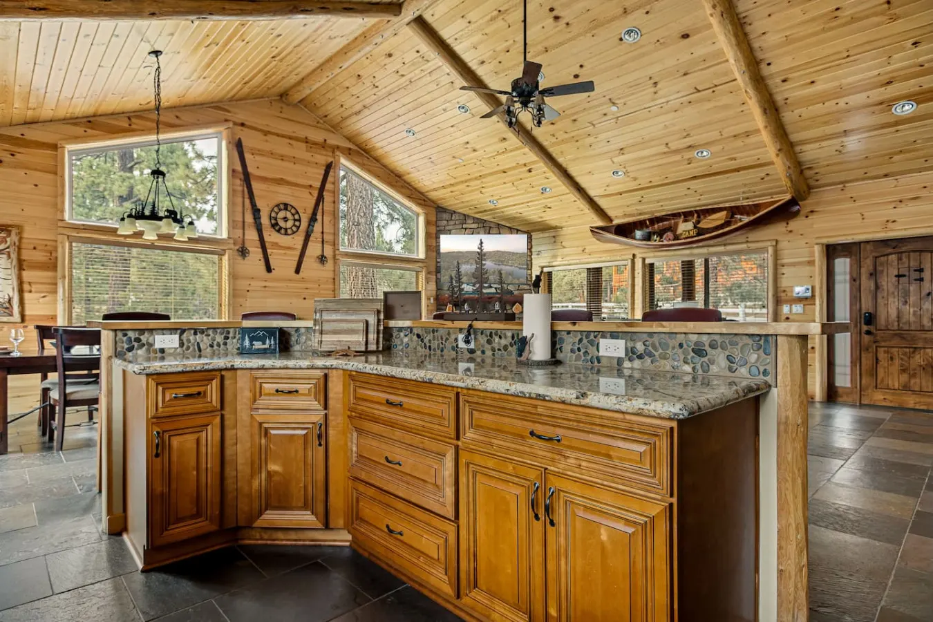 Bear Creek Lodge, Hot Tub near Snow Summit 10