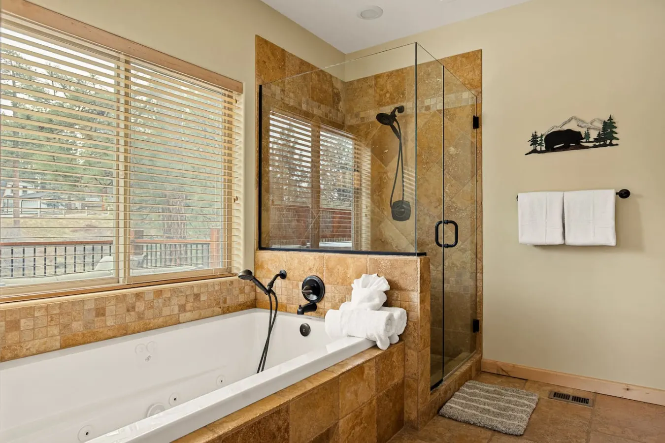 Bear Creek Lodge, Hot Tub near Snow Summit 20