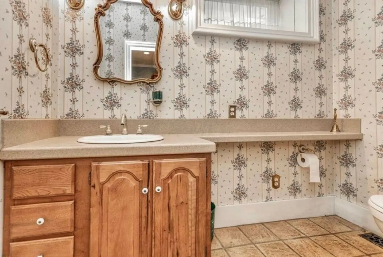 Stunning Victorian Mansion Downtown Lancaster 10