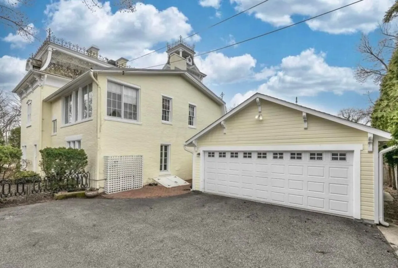 Stunning Victorian Mansion Downtown Lancaster 12