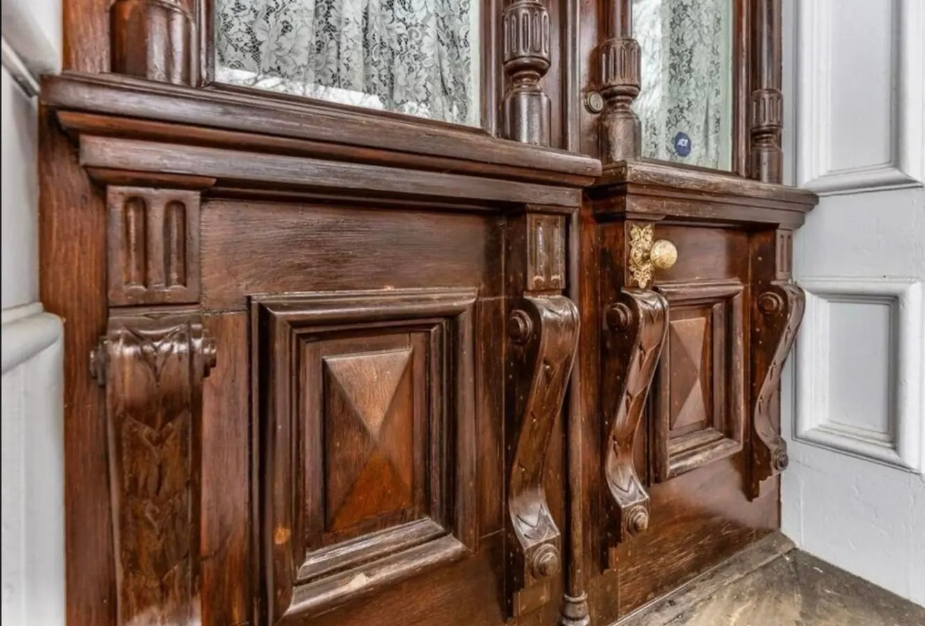 Stunning Victorian Mansion Downtown Lancaster 6