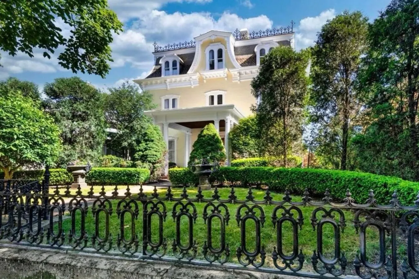 Stunning Victorian Mansion Downtown Lancaster 8