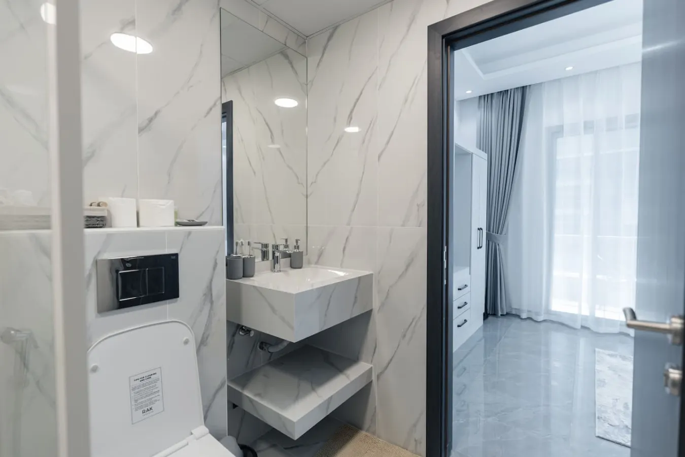 Dubai Marina - 1BHK Apartment near Dubai Metro 13