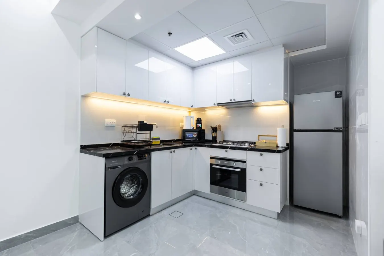 Dubai Marina - 1BHK Apartment near Dubai Metro 15