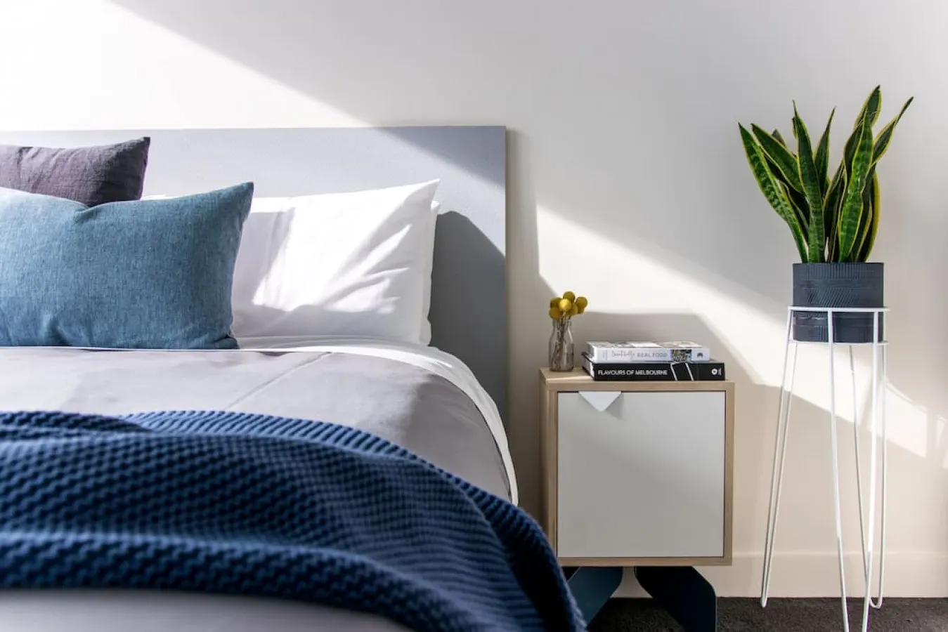 April: 2 Bed, 2 Bath Apartment with 3 Queen Beds 16