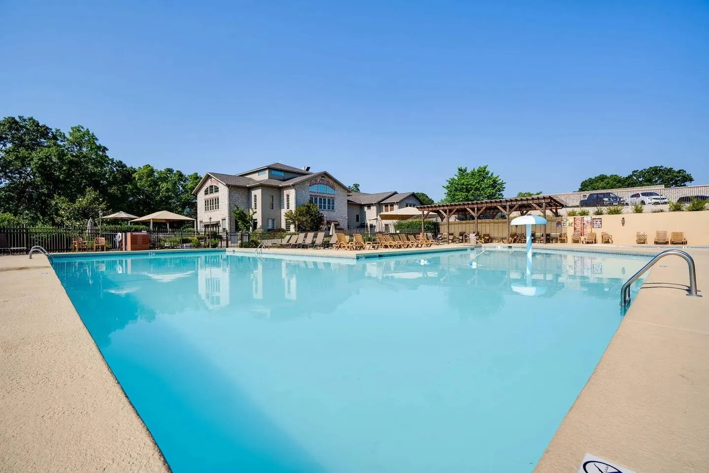 Indoor Pool, Hot Tub, PT Royale, Bunk Room, LAKE! 17