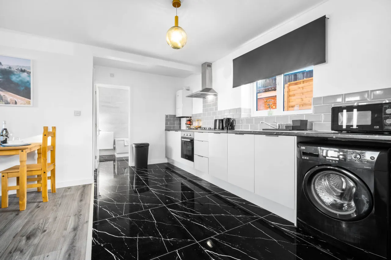 Cozy Apartment - Parking - WiFi - Cradley Heath 13