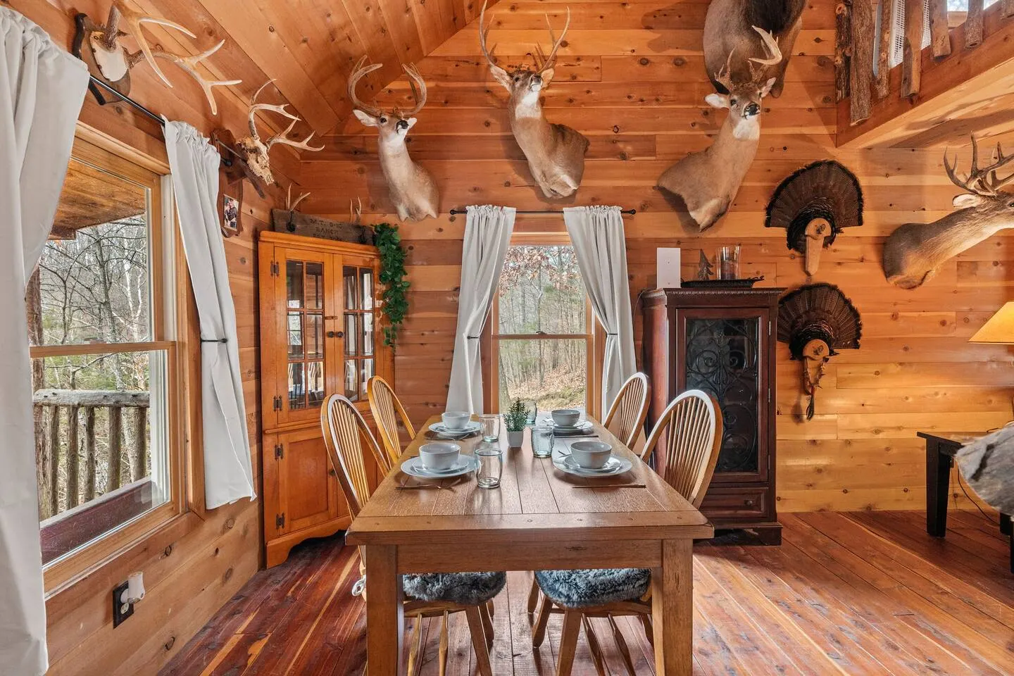 Franklin Cabin | Sleeps 6 | Arcade | Woods + Trail