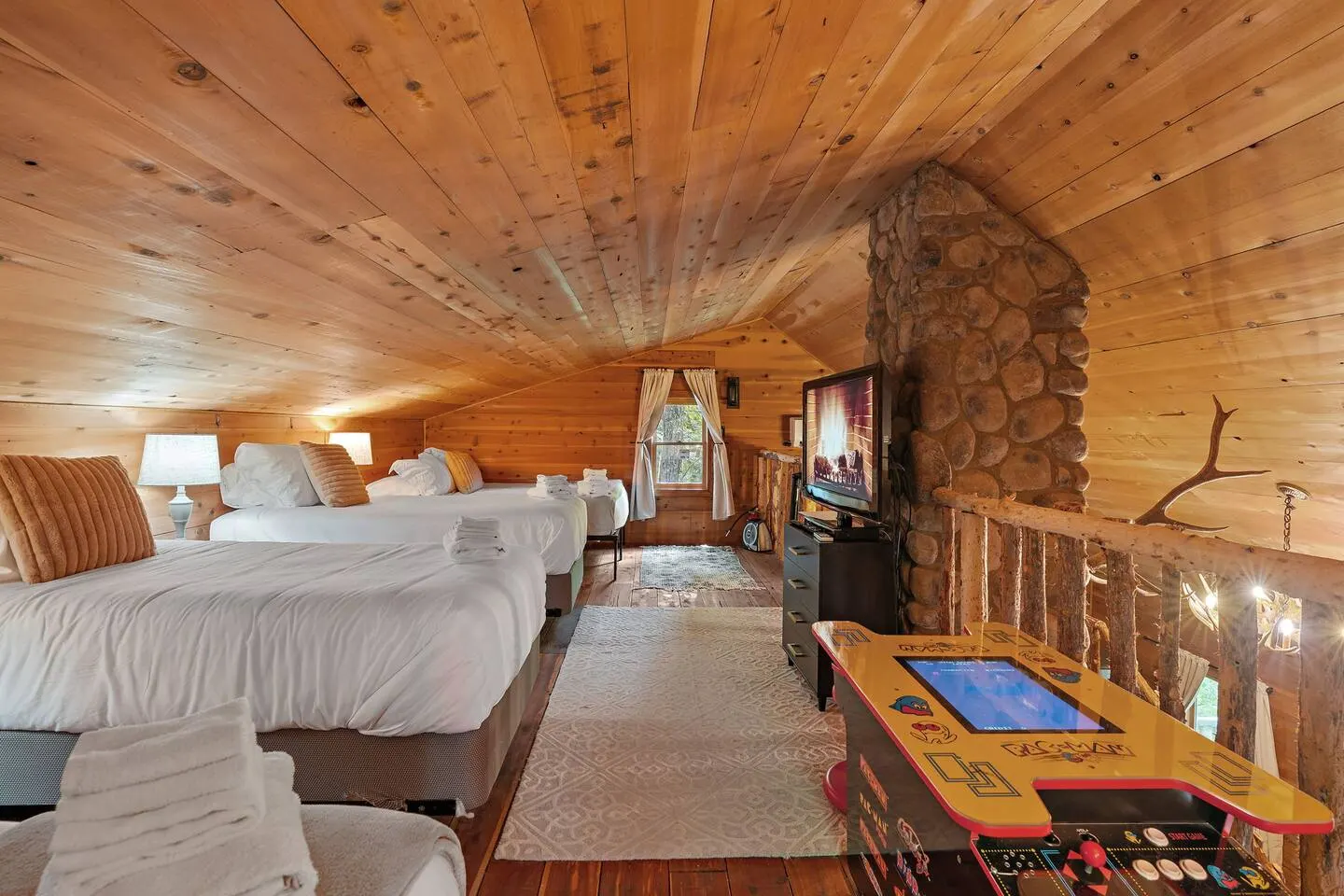 Franklin Cabin | Sleeps 6 | Arcade | Woods + Trail — photo 2