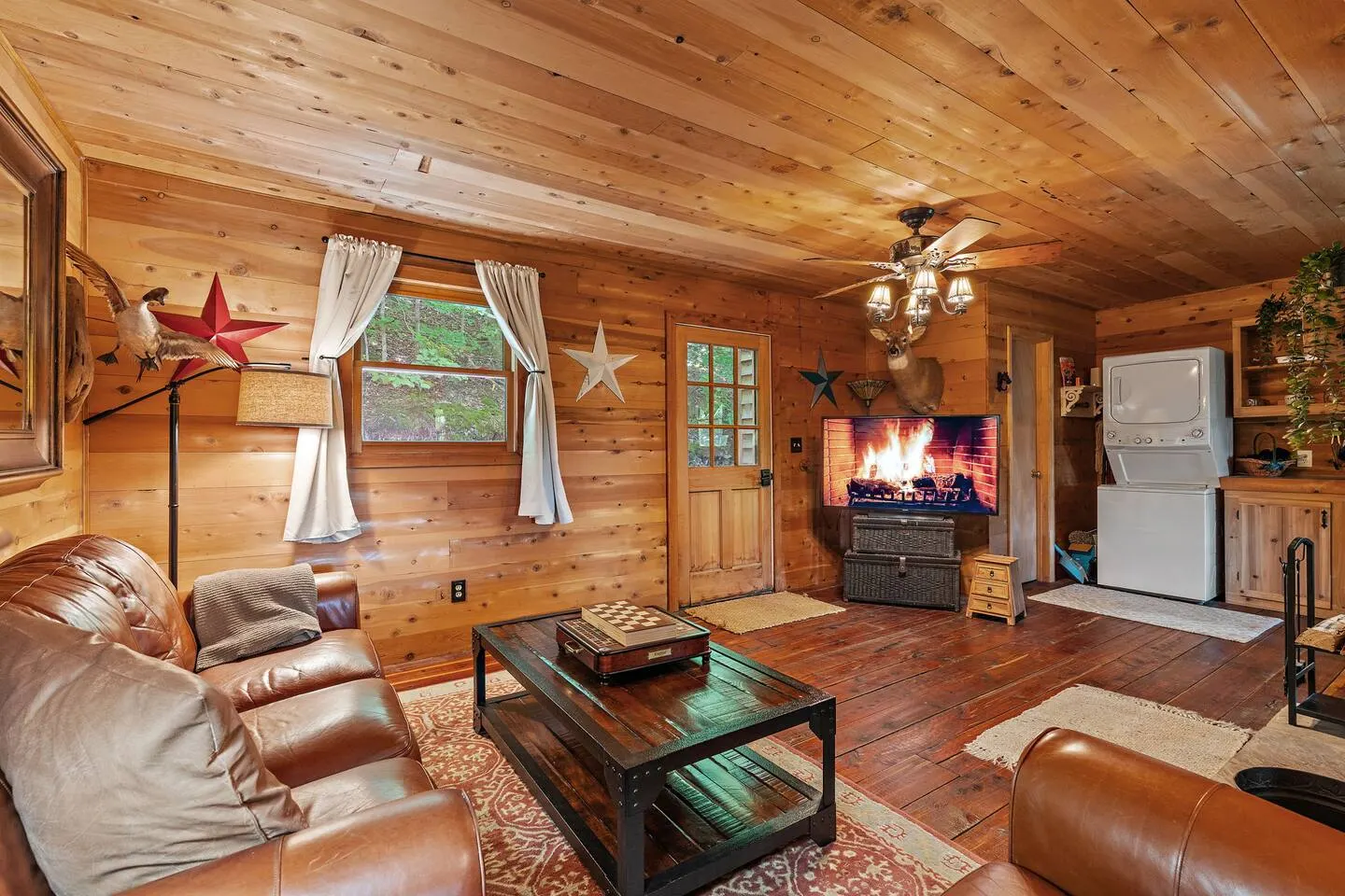 Franklin Cabin Sleeps 6 Arcade Woods + Trail 14