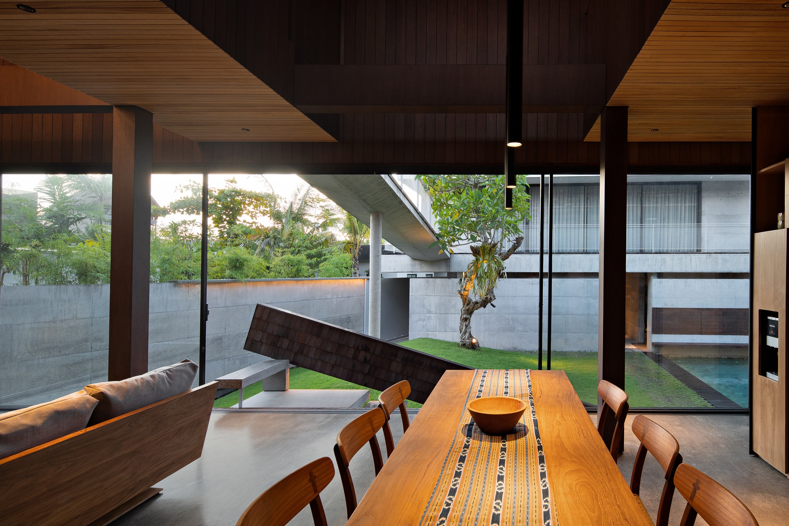 3-Bedroom Villa Tana Takah: Pool, Sky Bridge, Chef 11