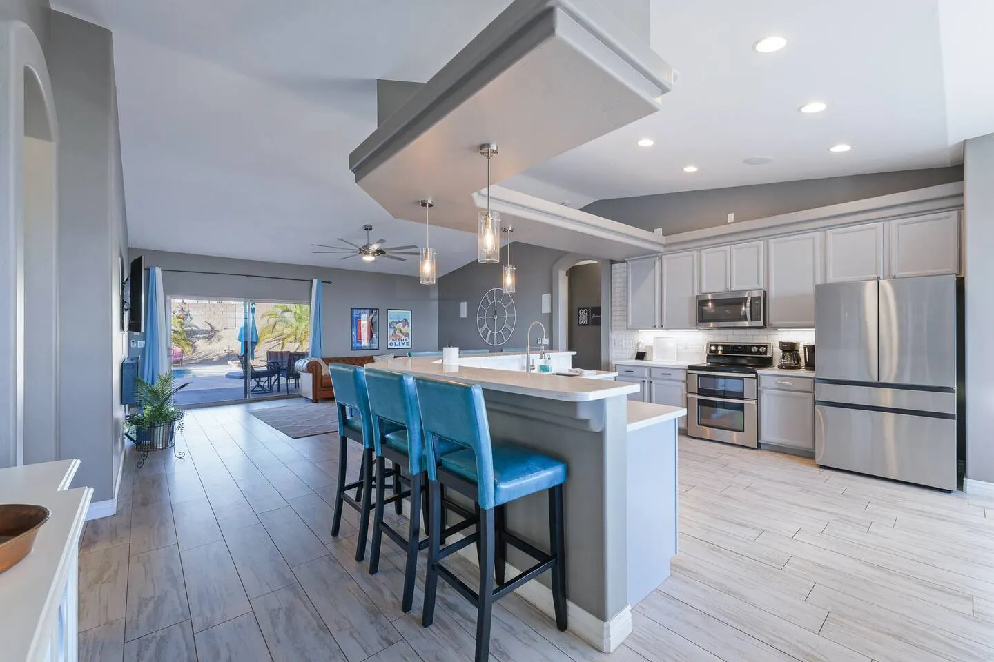 Luxury Lake View 3 bd Pool Sleeps 6 16