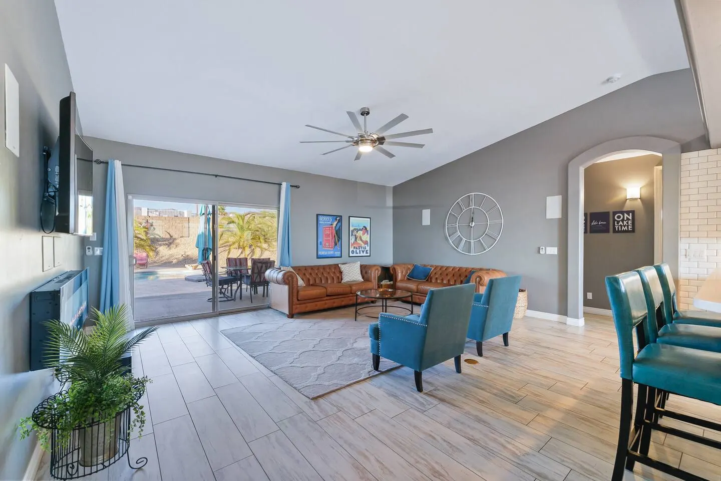 Luxury Lake View 3 bd Pool Sleeps 6 17