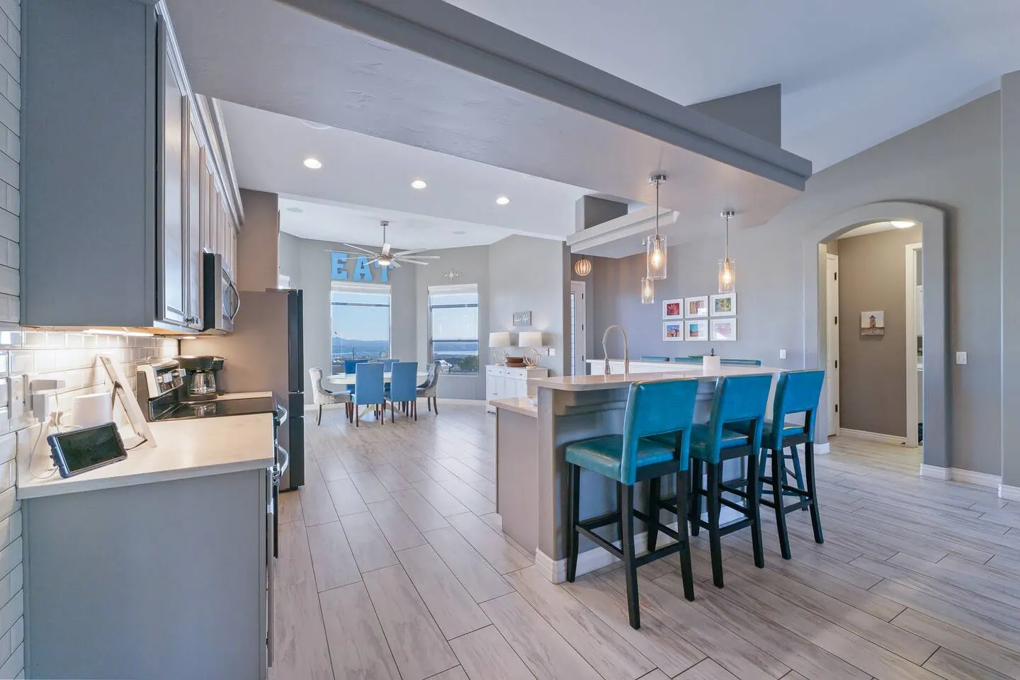 Luxury Lake View 3 bd Pool Sleeps 6 18