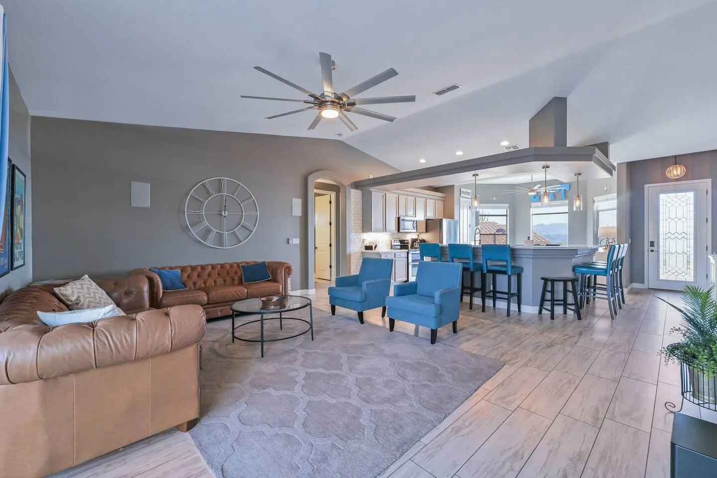 Luxury Lake View 3 bd Pool Sleeps 6 19