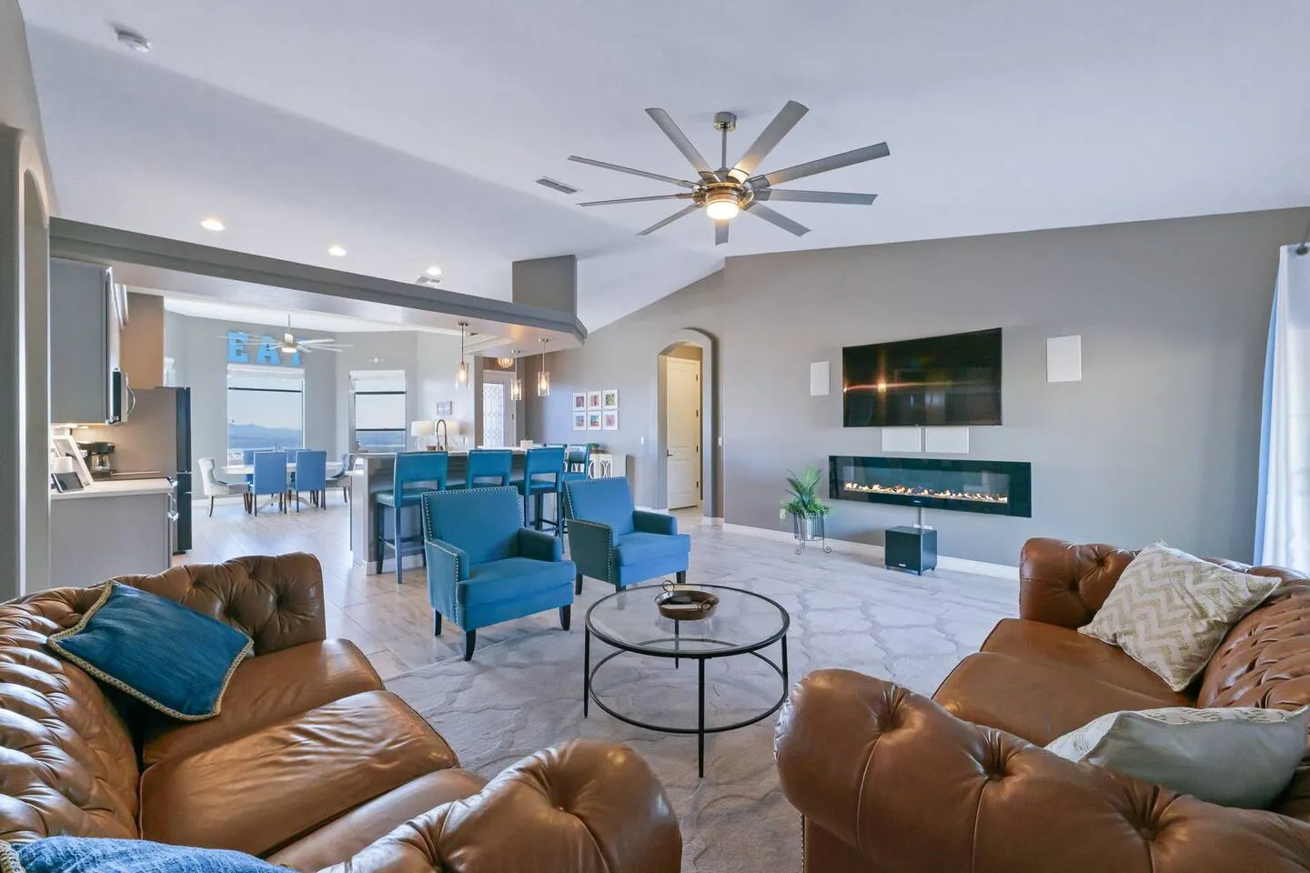 Luxury Lake View | 3 bd | Pool | Sleeps 6 — photo 4