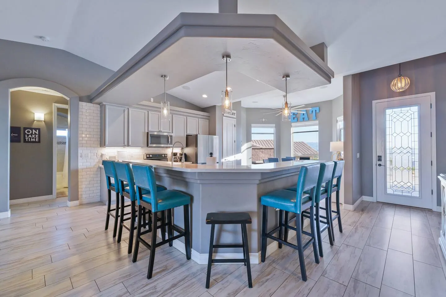 Luxury Lake View | 3 bd | Pool | Sleeps 6 — photo 5