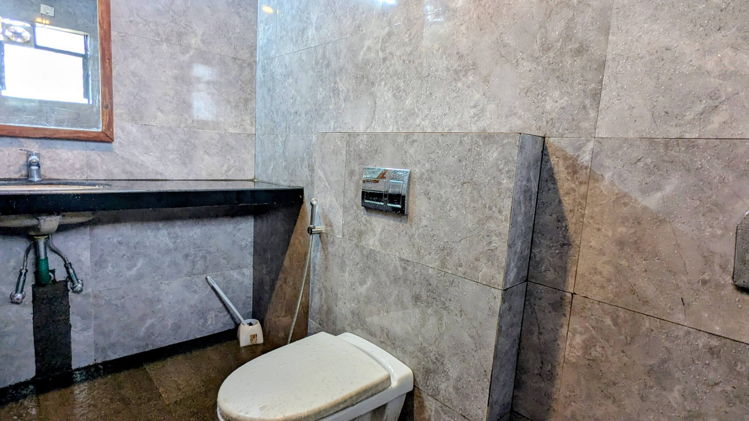 Spacious 3-Bedroom Apartment In Central Location 25