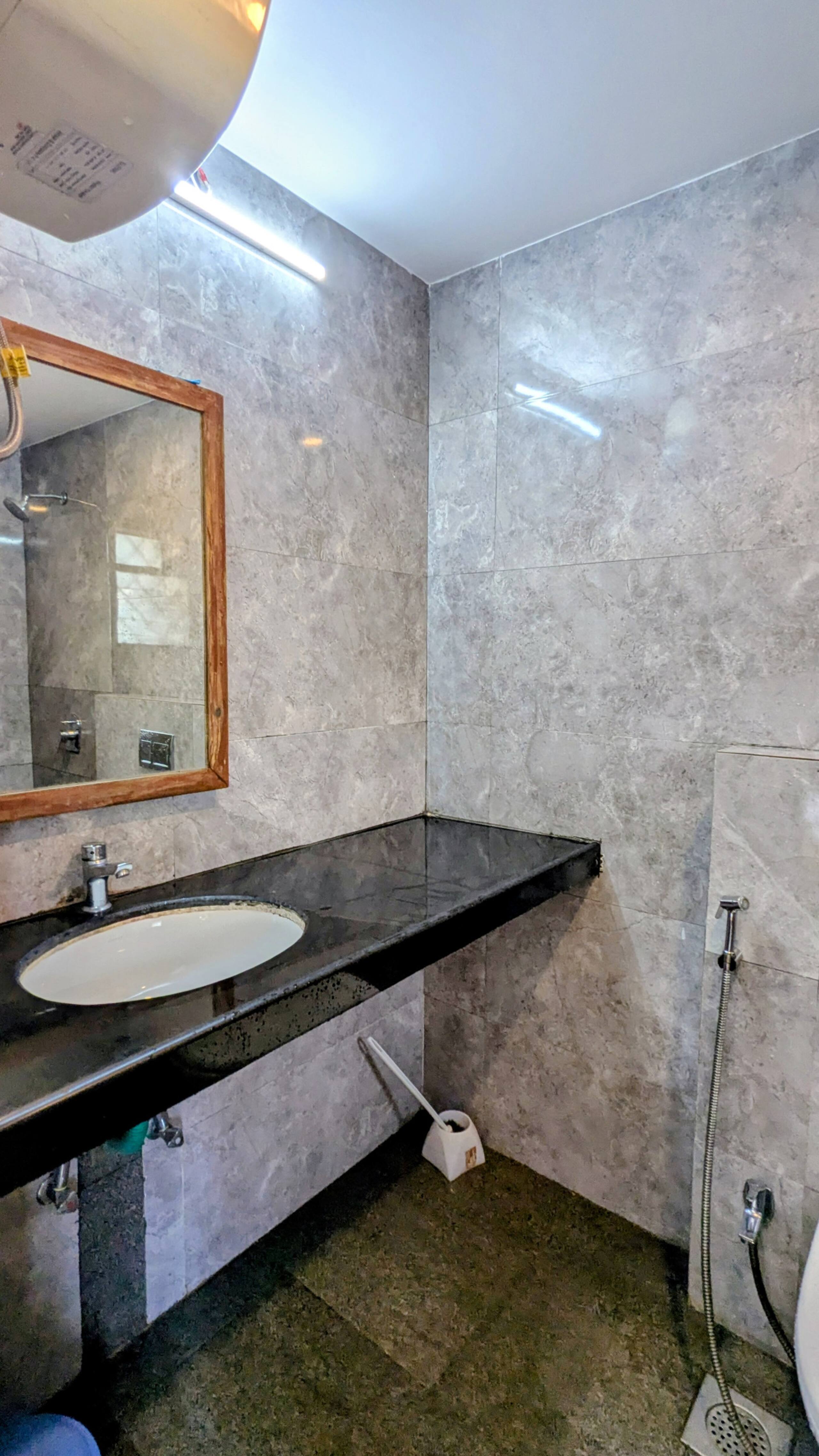 Spacious 3-Bedroom Apartment In Central Location 26