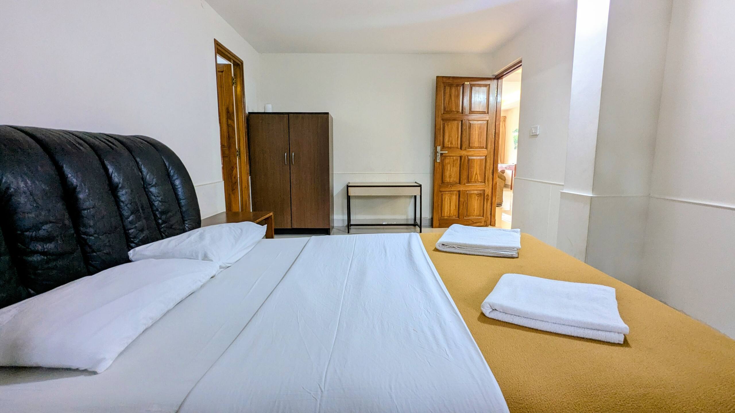 Spacious 3-Bedroom Apartment In Central Location 24