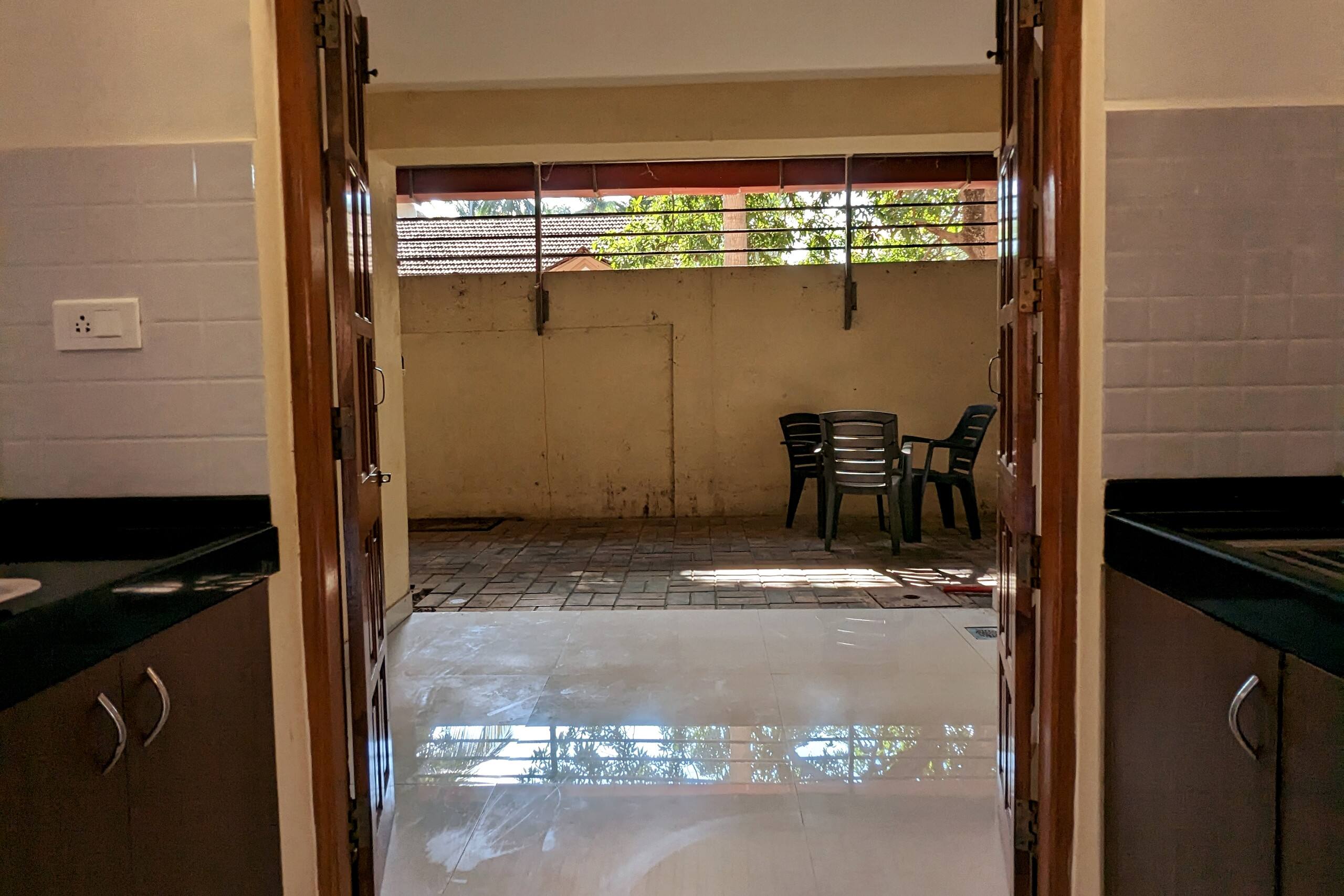 Spacious 3-Bedroom Apartment In Central Location 8