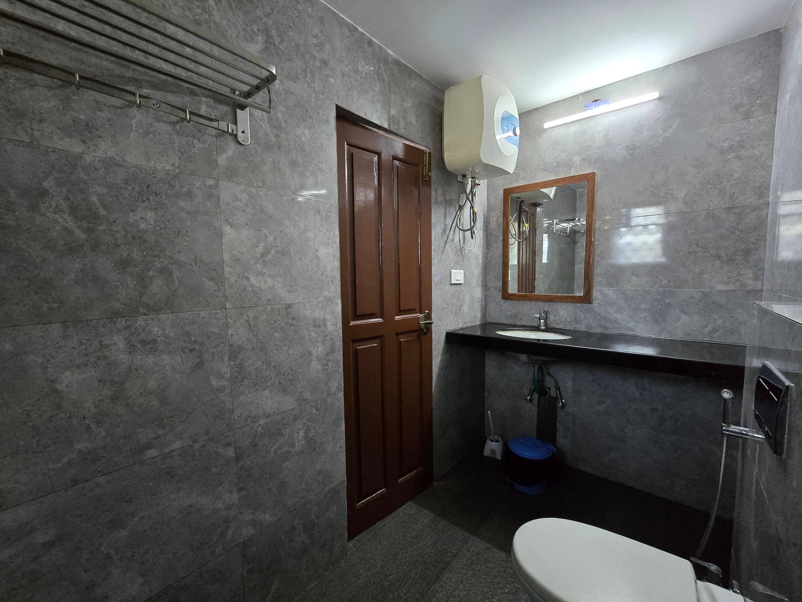 Spacious 3-Bedroom Apartment In Central Location 28