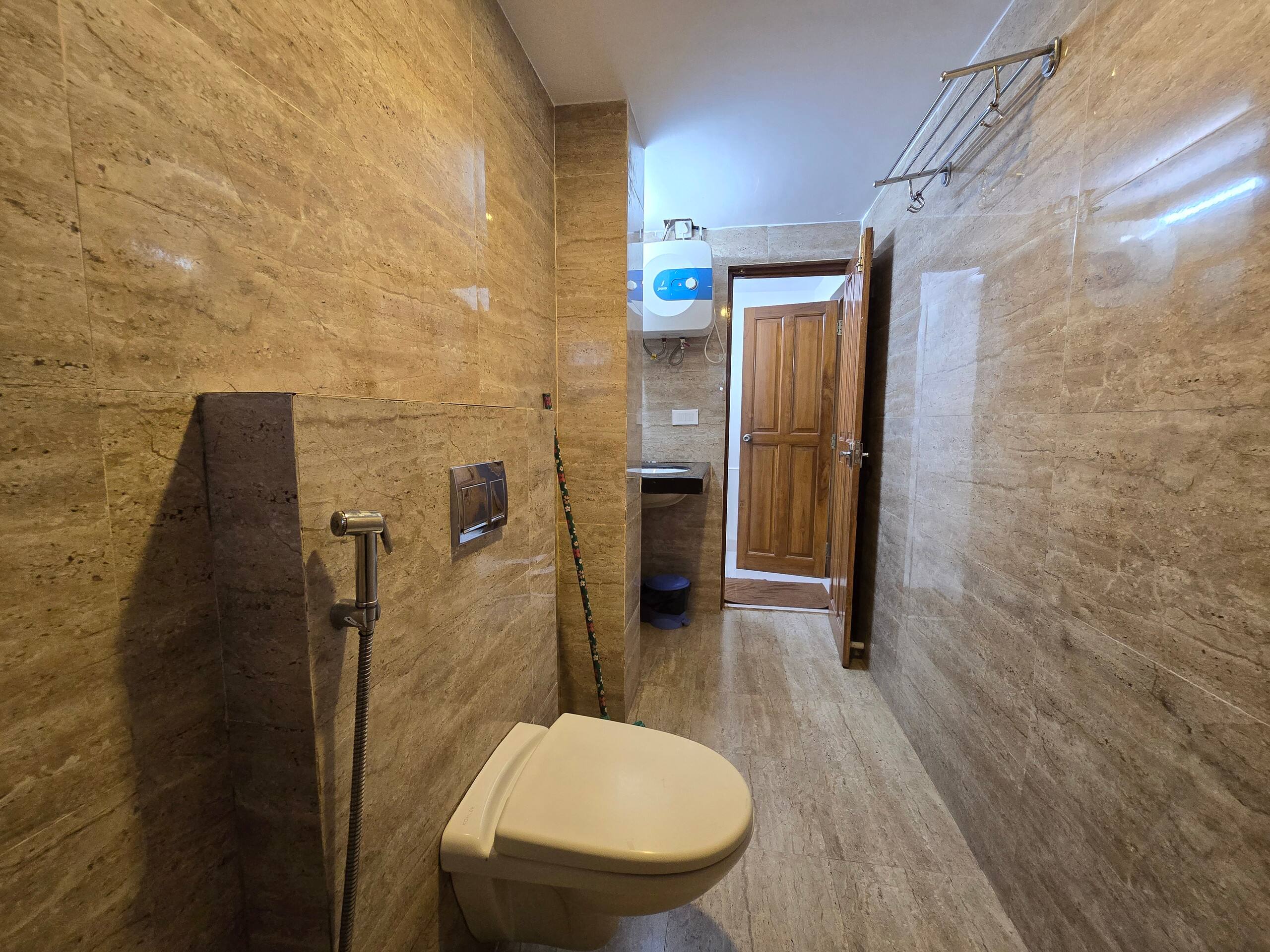 Spacious 3-Bedroom Apartment In Central Location 33