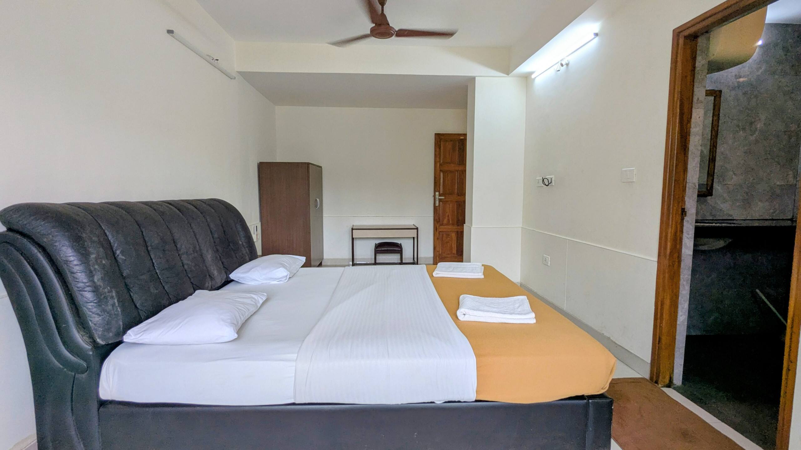 Spacious 3-Bedroom Apartment In Central Location 16