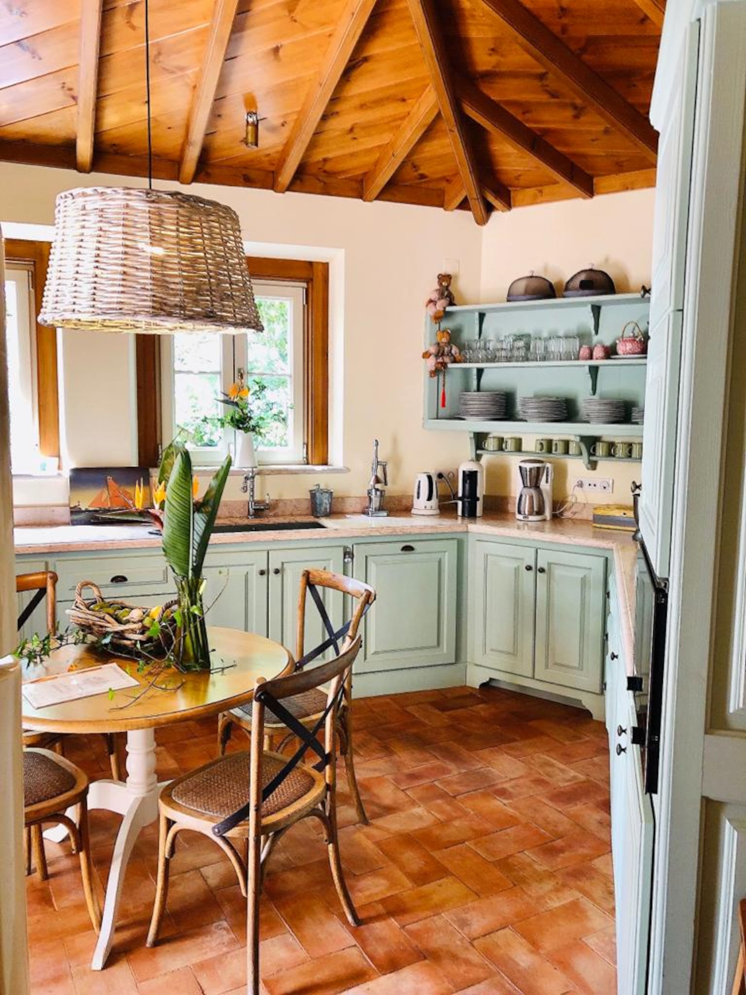 Cozy Private Cottage with Fireplace & Outdoor Tub 4