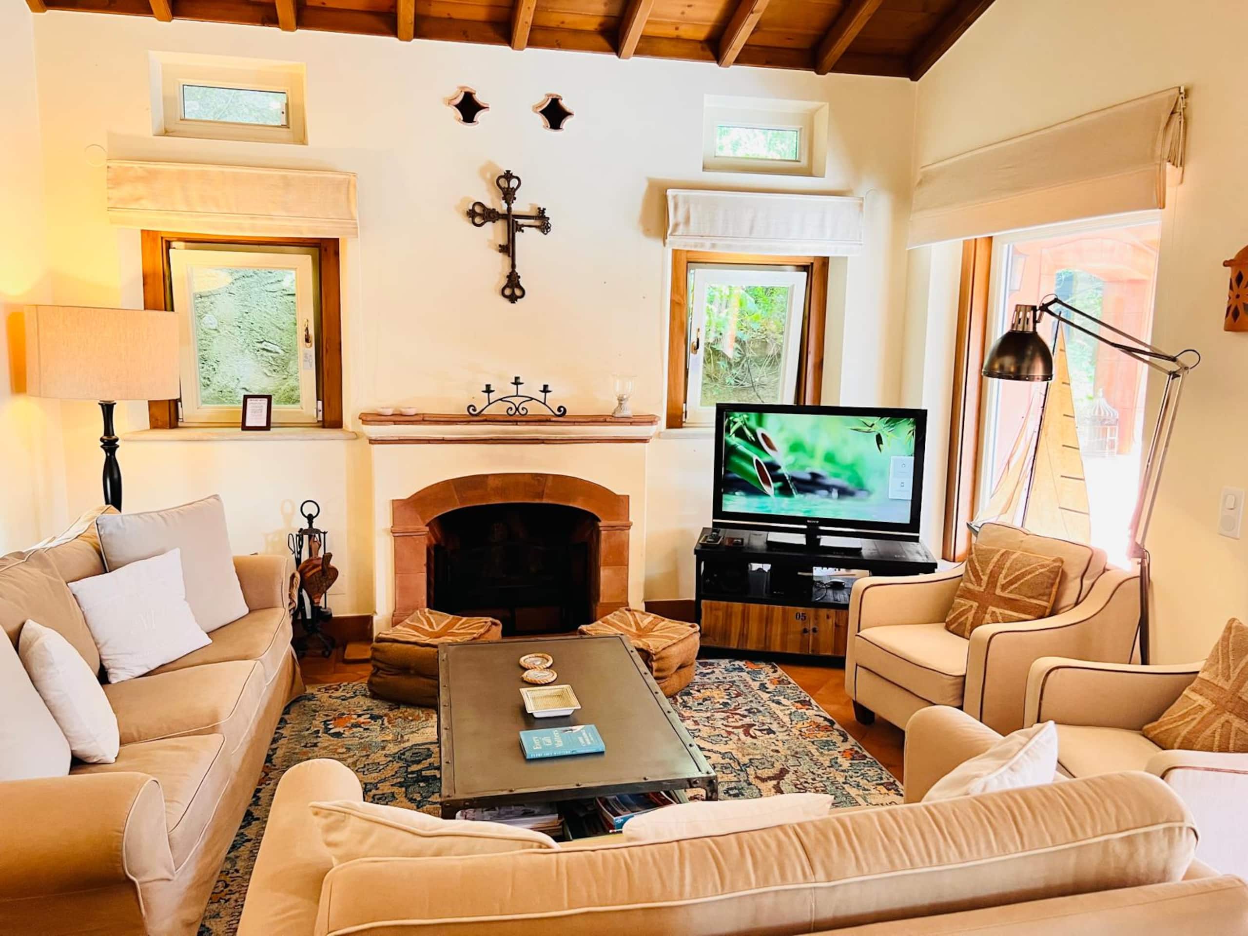 Cozy Private Cottage with Fireplace & Outdoor Tub 8