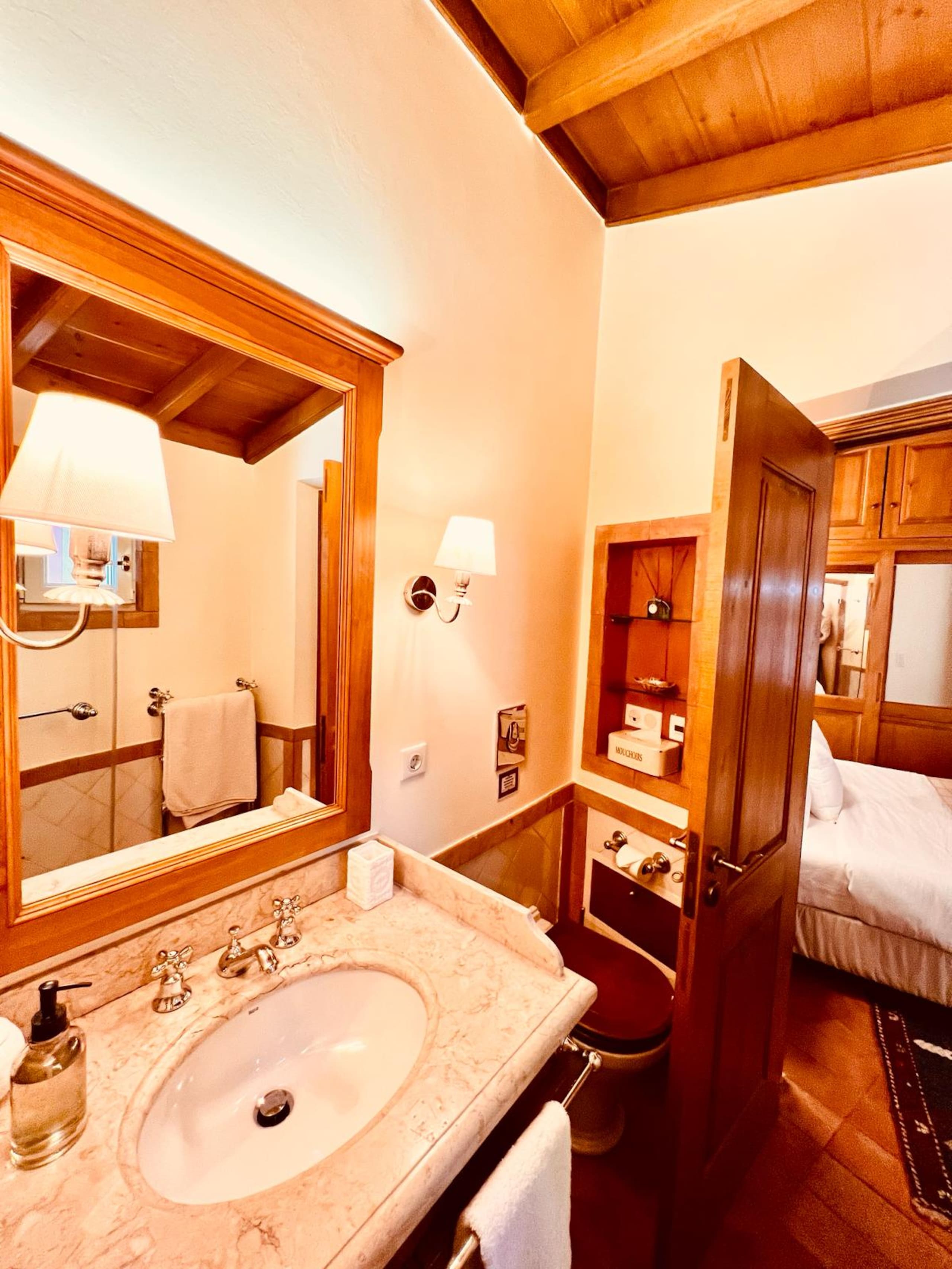 Cozy Private Cottage with Fireplace & Outdoor Tub 18