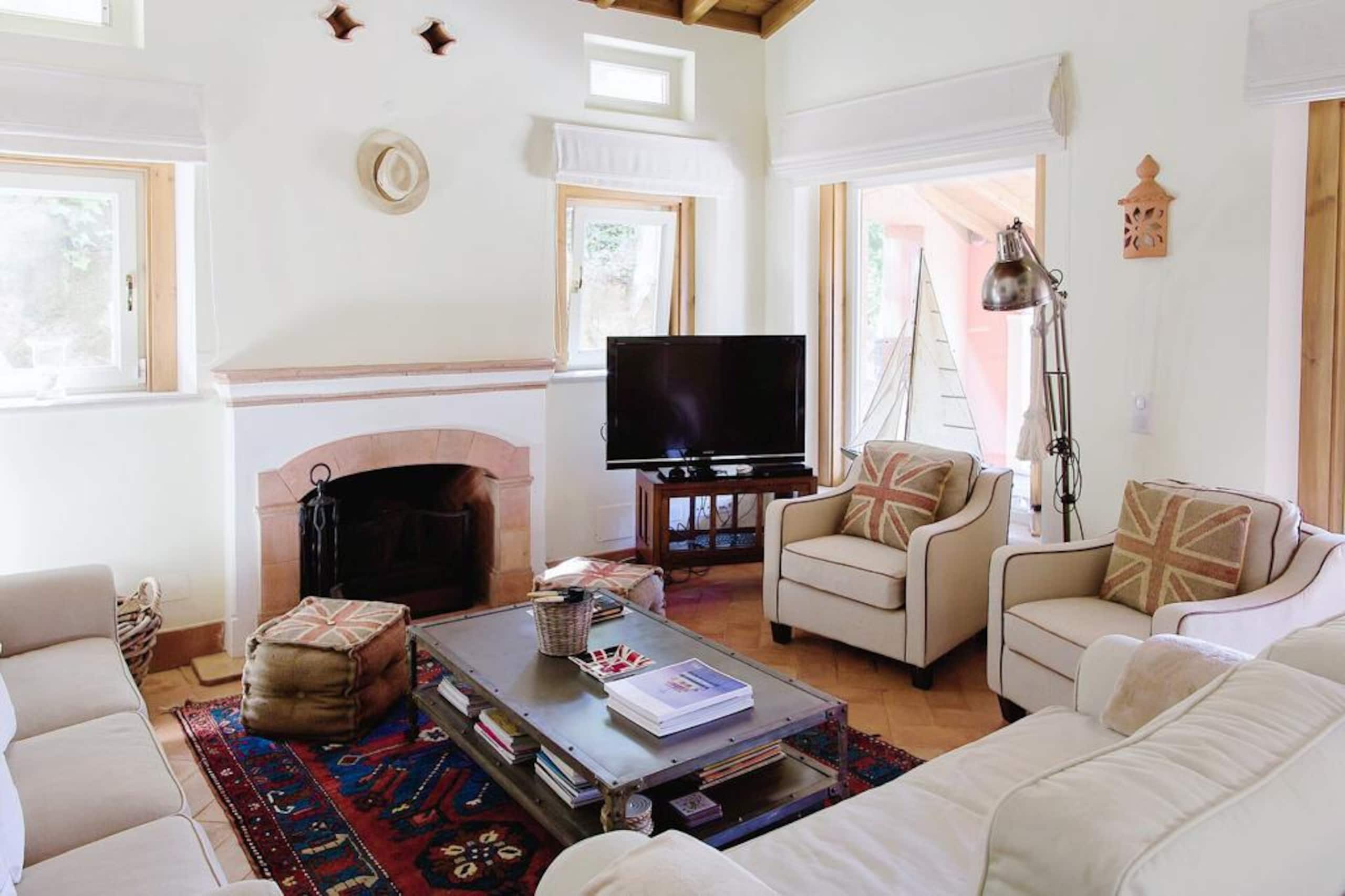 Cozy Private Cottage with Fireplace & Outdoor Tub 5