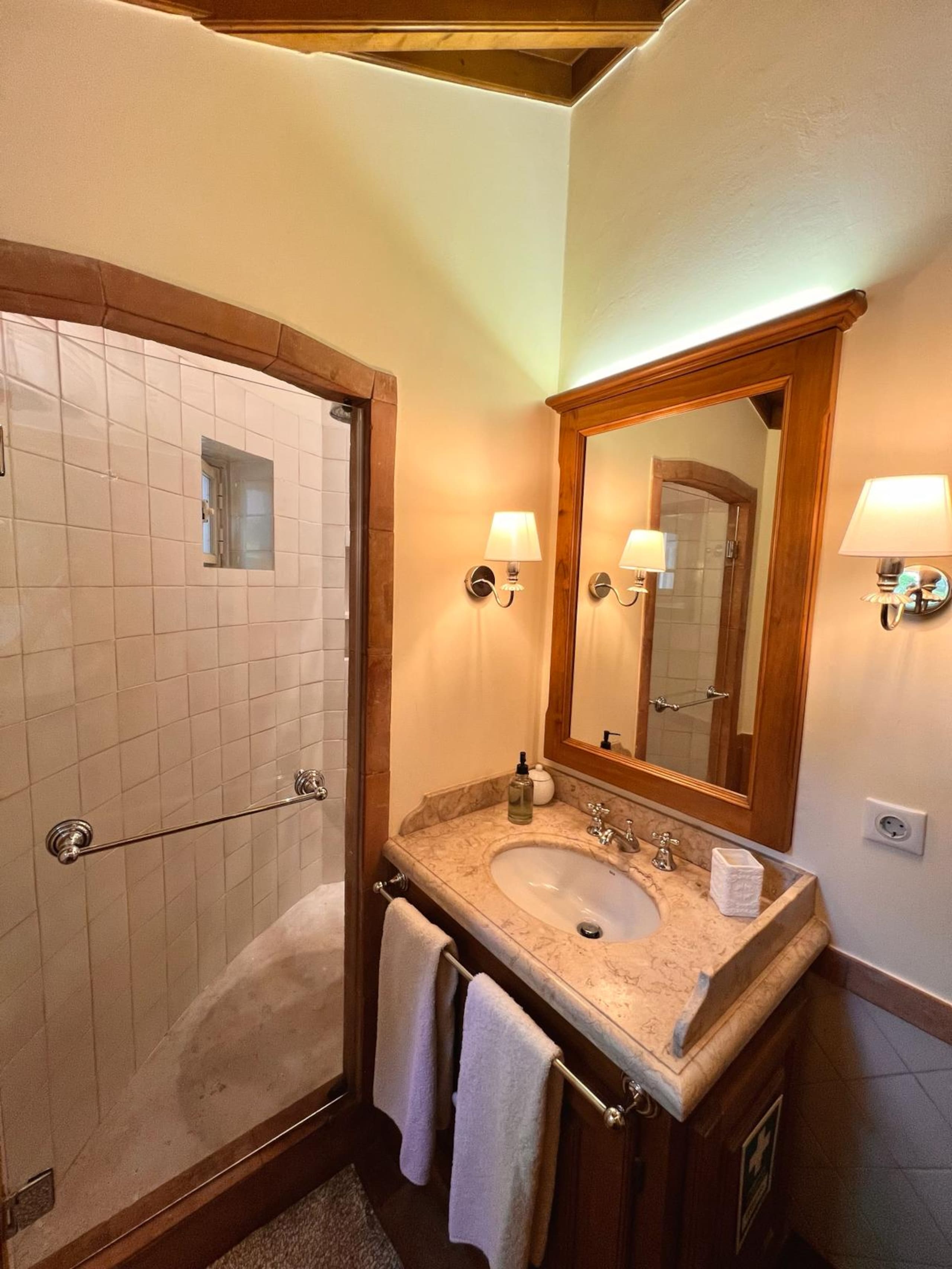 Cozy Private Cottage with Fireplace & Outdoor Tub 19