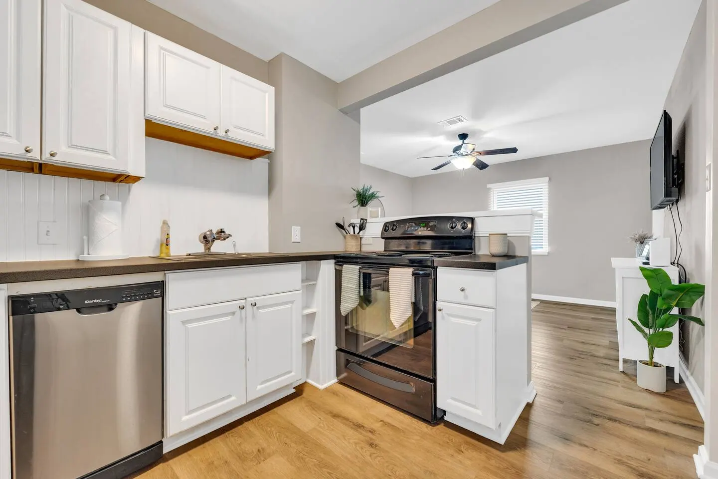 Cute Summerhill 2BR unit Near BeltLine — photo 3