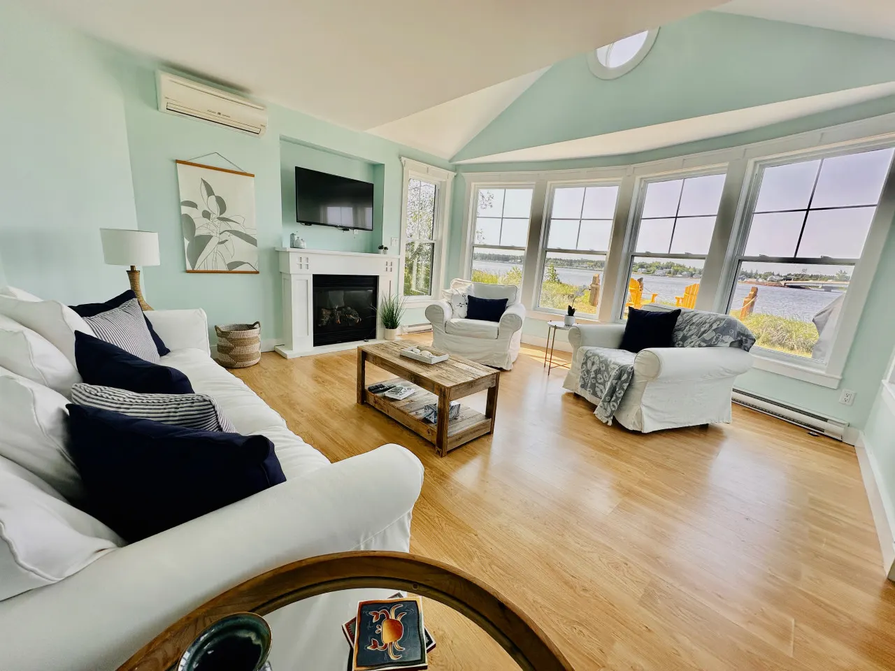 Coastlines Retreat · Ocean Views · Sleeps 9