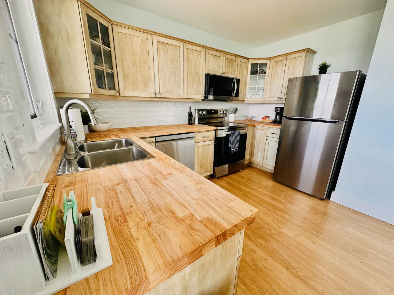 Coastlines Retreat · Ocean Views · Sleeps 9 — photo 3