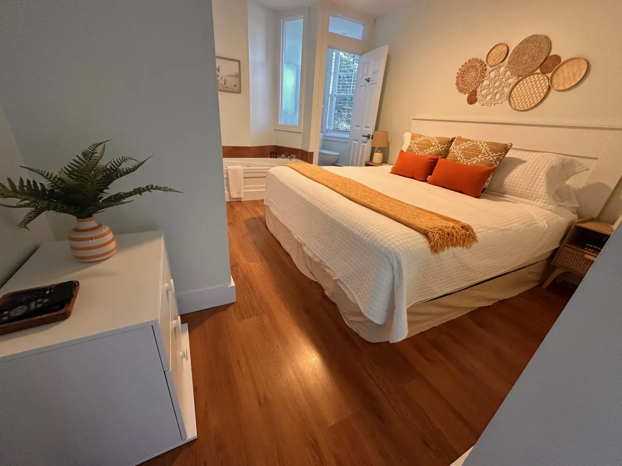 Coastlines Retreat · Ocean Views · Sleeps 9 — photo 5
