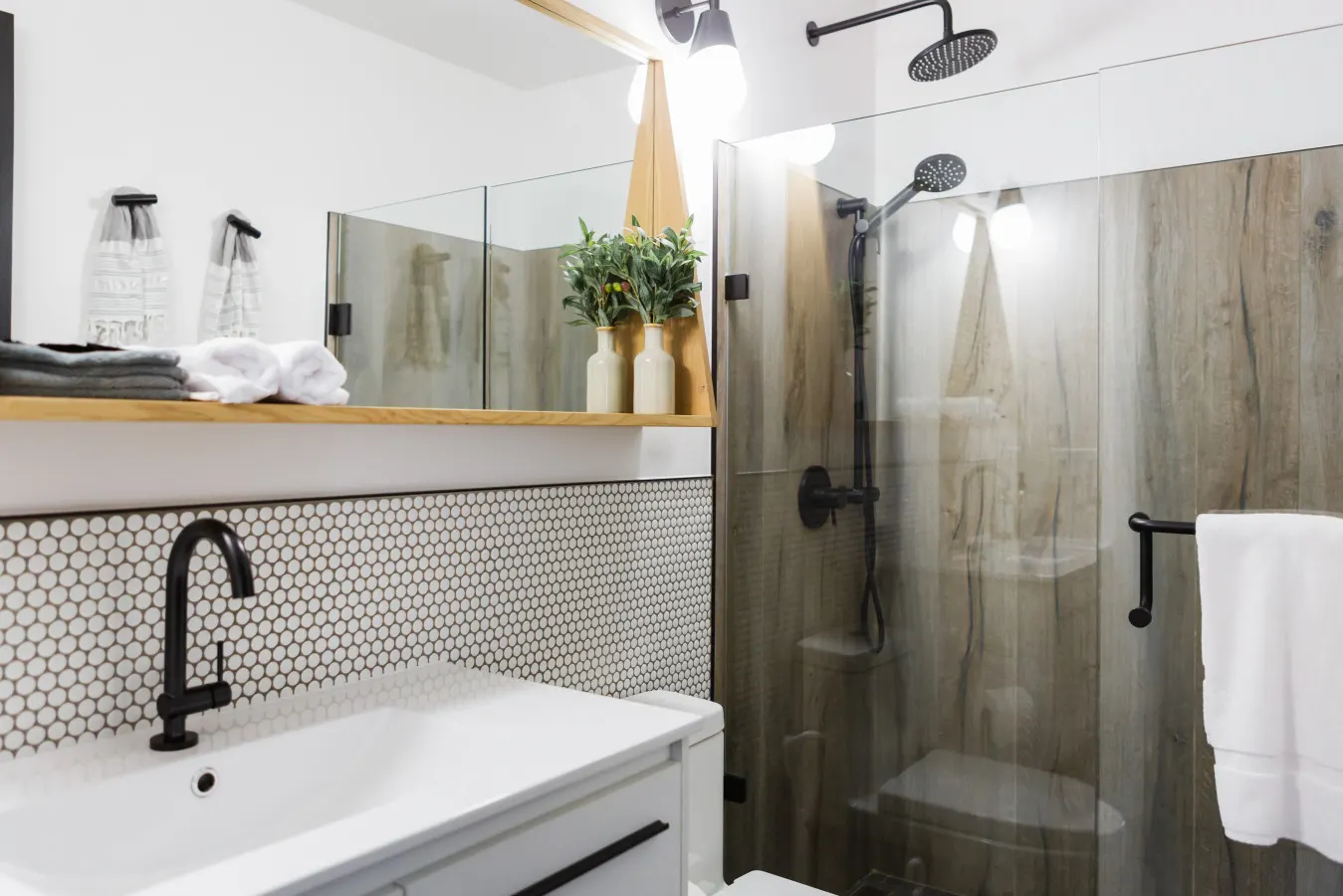 Nordic Hideaway - Lakeside with Hot Tub — photo 4