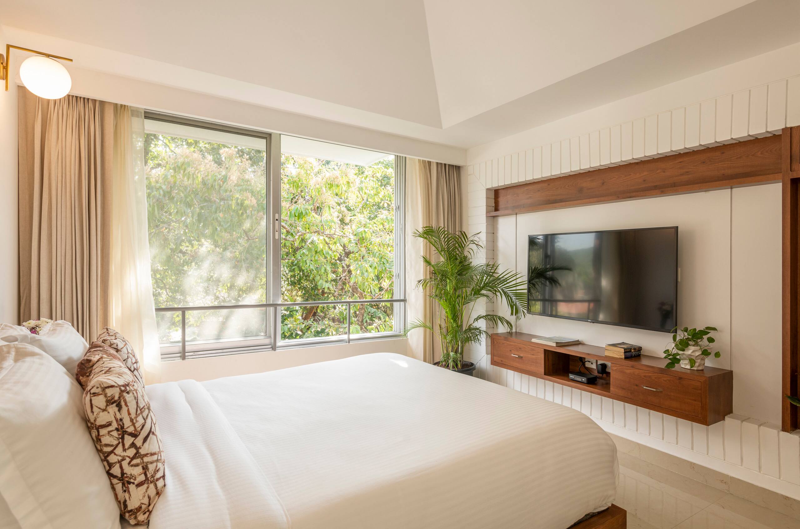 ElSereno|Bright & Airy|Pool|AC|10m to Thalassa 8