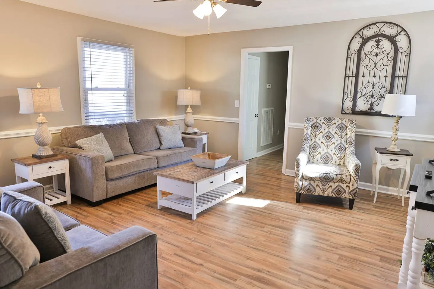 Historic Downtown Oxford rancher with King Bed — photo 2