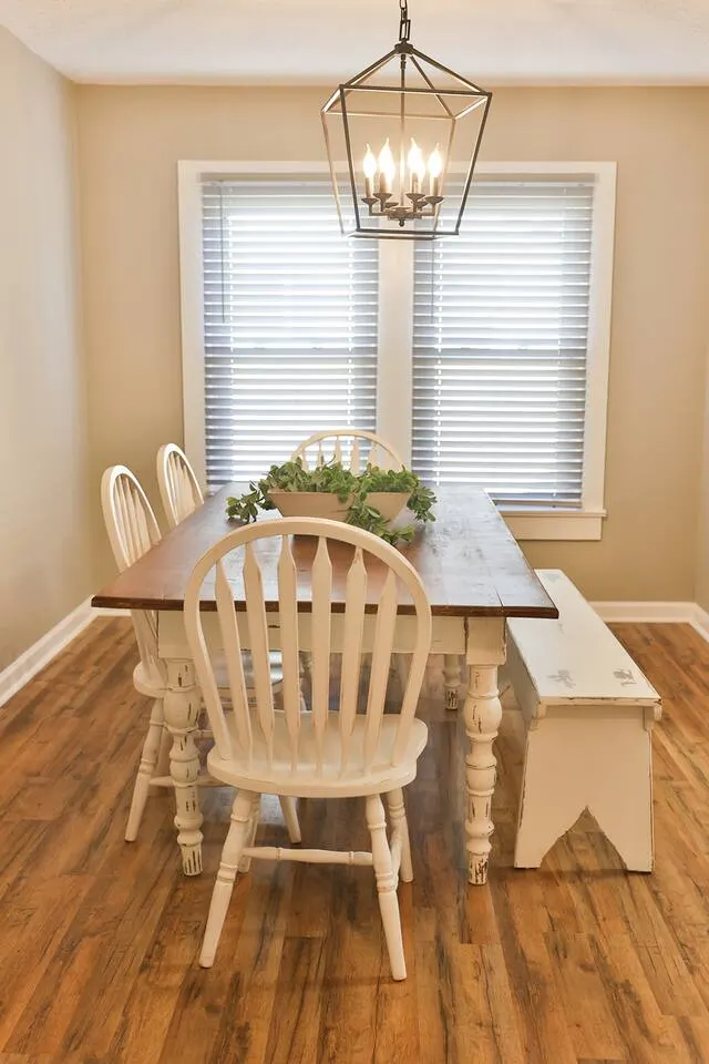 Historic Downtown Oxford rancher with King Bed 16