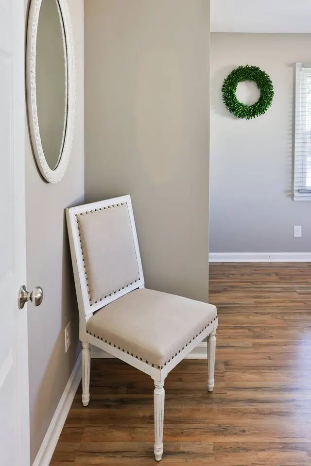 Historic Downtown Oxford rancher with King Bed 20