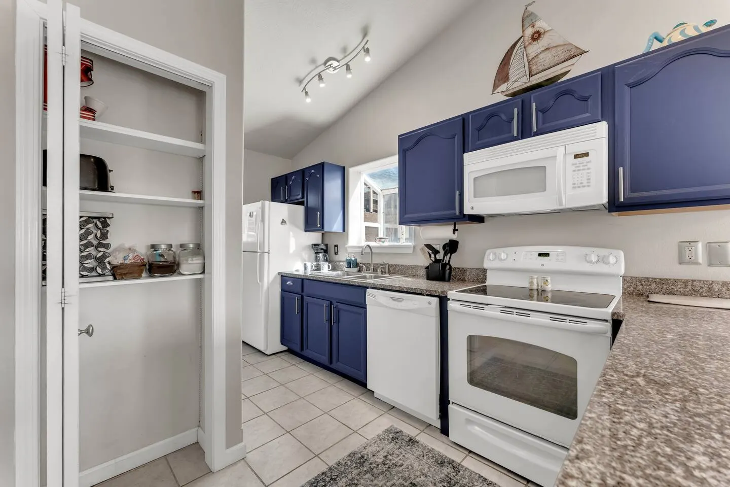 Gorgeous Lake/Mtn Views, Walk to Lake, SDC Close! - Apartment 13
