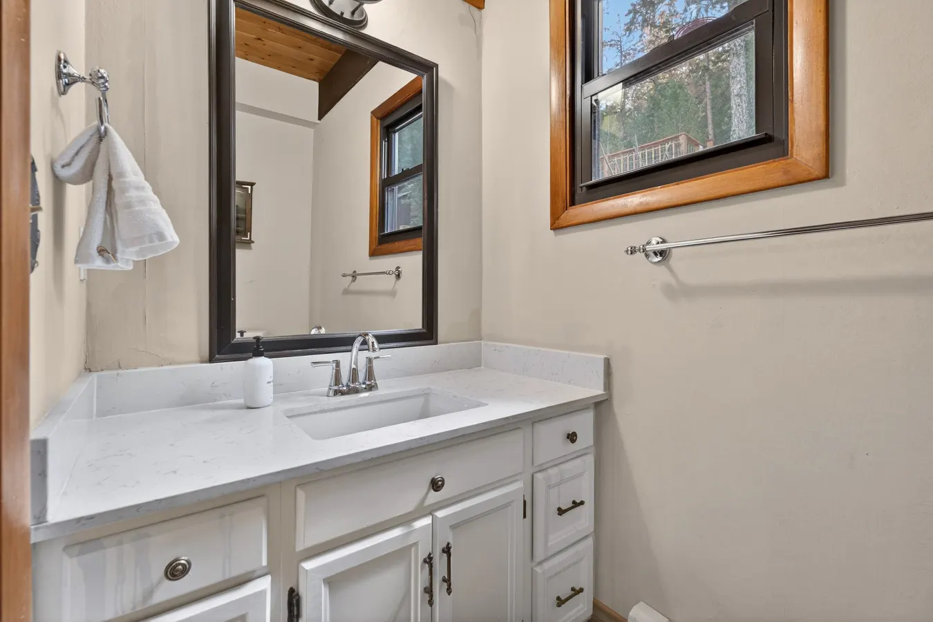 5BR Mountain Retreat Hot Tub Sleeps 12 14