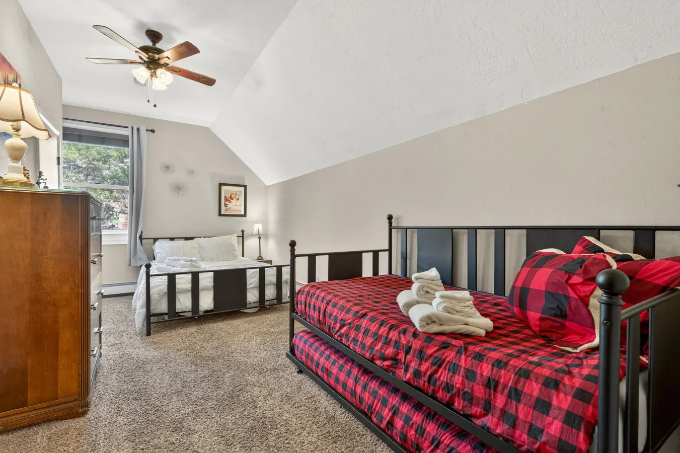 5BR Mountain Retreat Hot Tub Sleeps 12 20