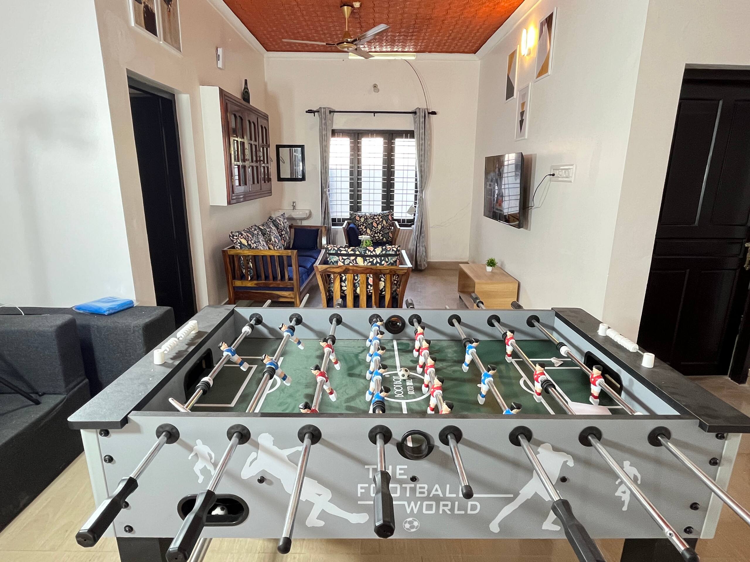 VAR- Coastal Haus 5 Min to Beach, AC 4BHK-Foosball 3